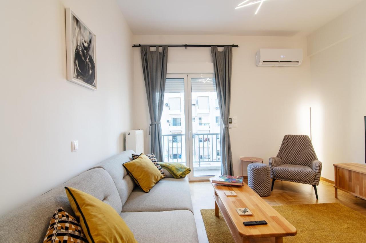 Luxury 1-Bedroom Apartment By The Sea In Афины Экстерьер фото