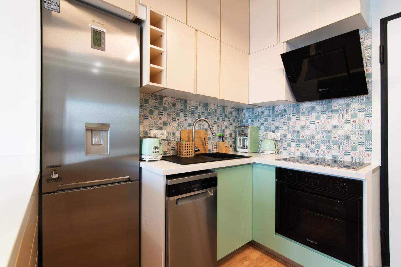 Luxury 1-Bedroom Apartment By The Sea In Афины Экстерьер фото