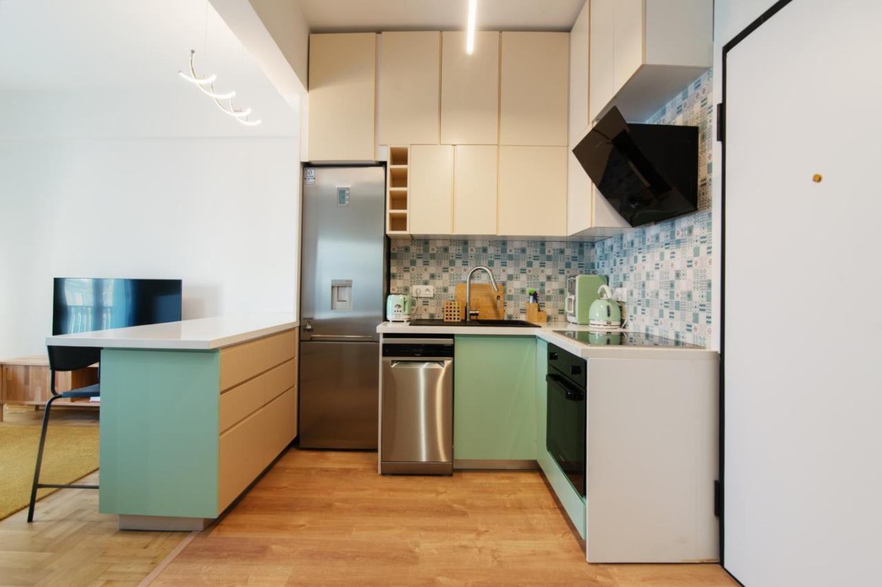 Luxury 1-Bedroom Apartment By The Sea In Афины Экстерьер фото